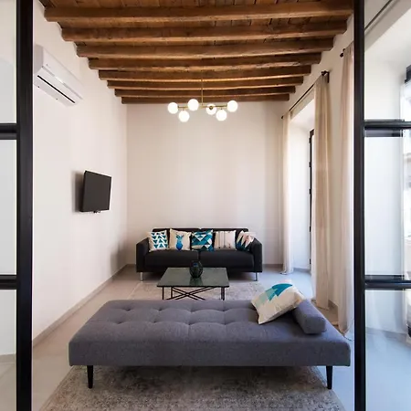 Daire Tour Apartment- Elegance & Confort In The Historic Center *
