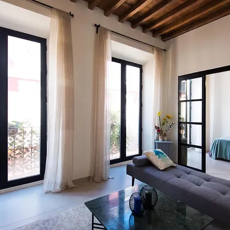 Appartamento Tour Apartment- Elegance & Confort In The Historic Center *
