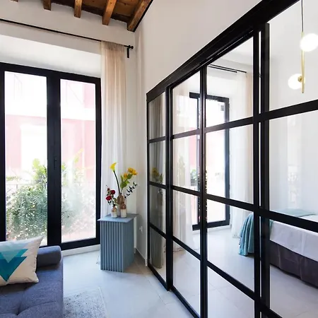 Appartamento Tour Apartment- Elegance & Confort In The Historic Center